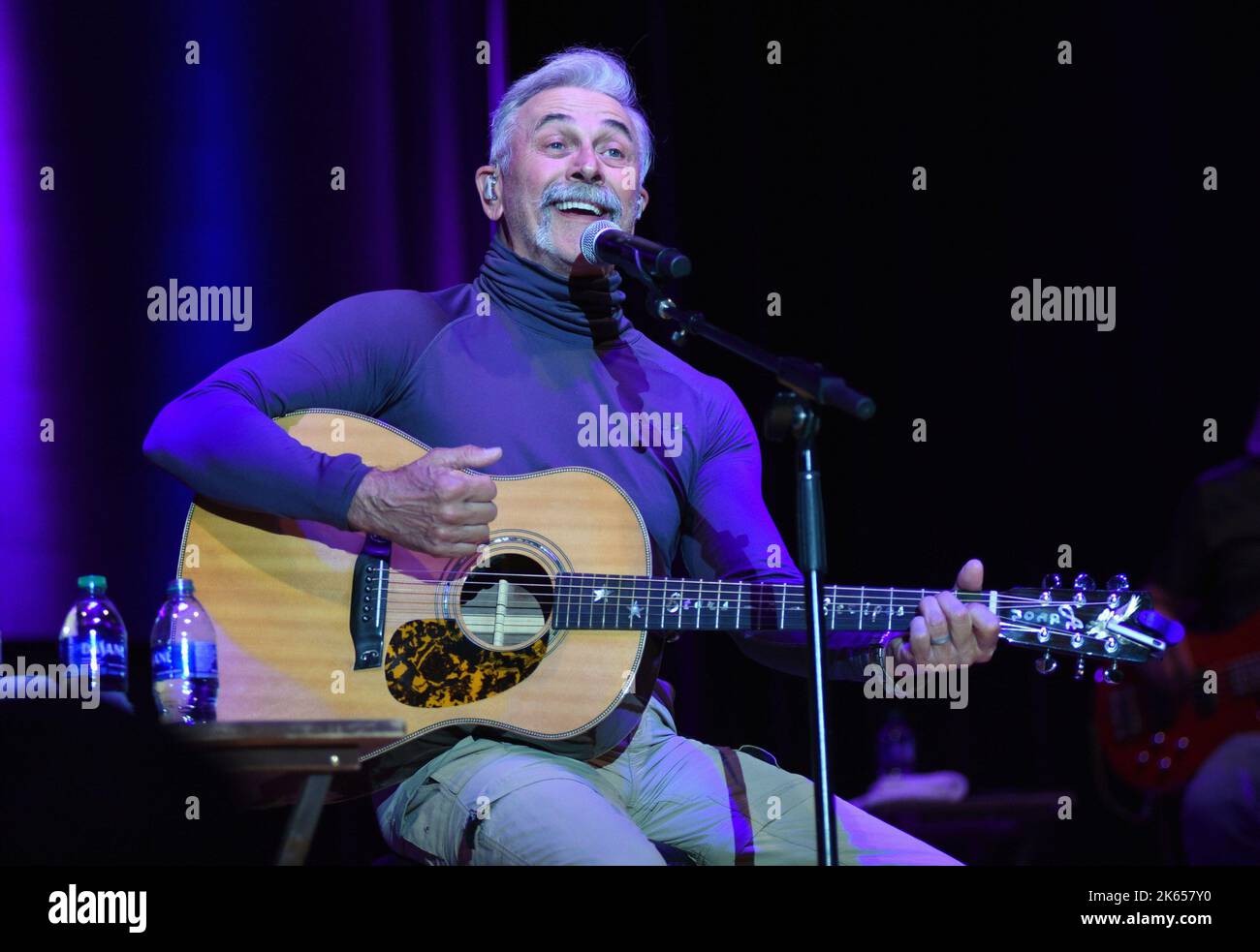 Aaron tippin hires stock photography and images Alamy