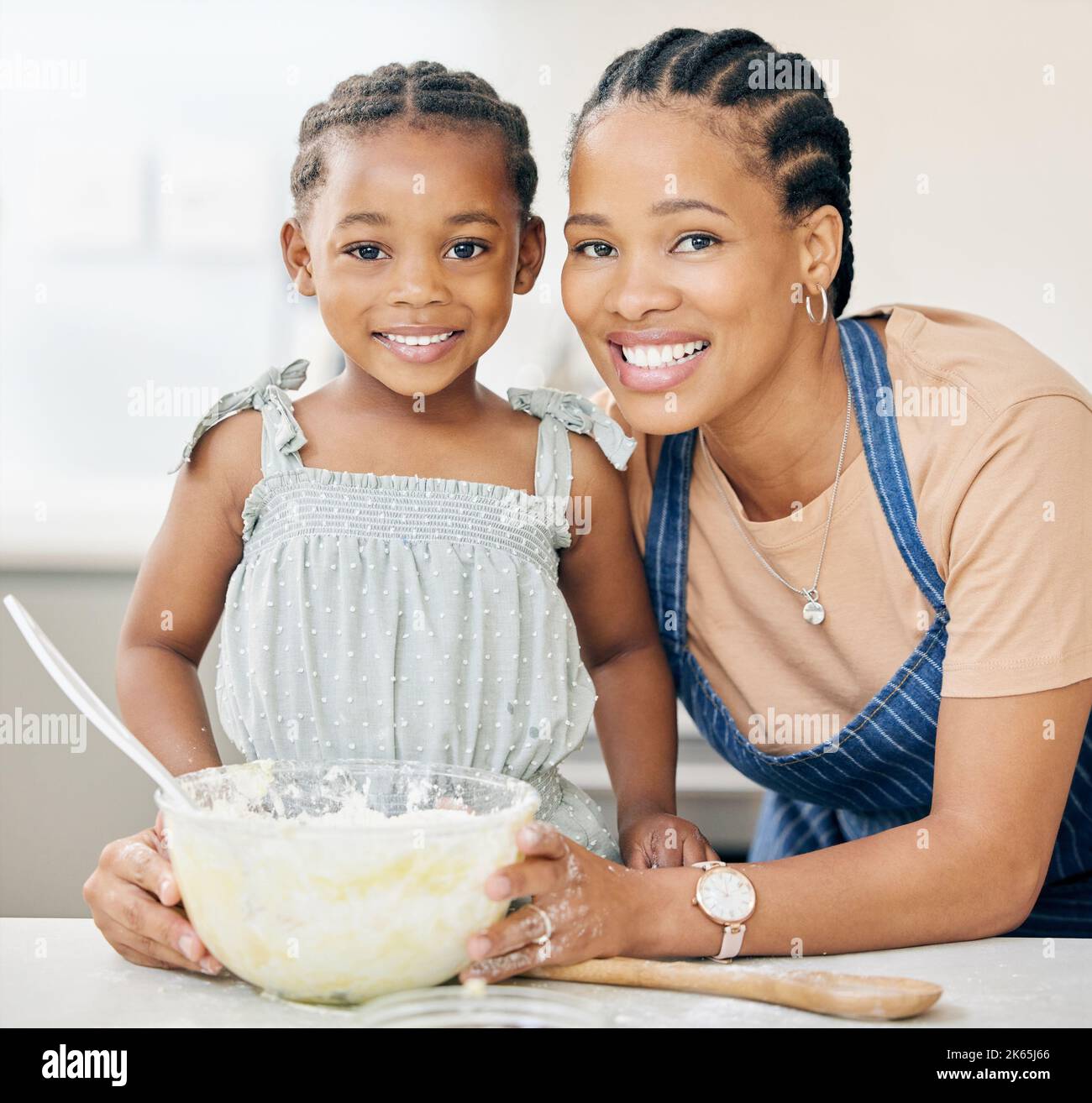 https://c8.alamy.com/comp/2K65J66/mum-knows-all-the-secrets-in-the-kitchen-an-attractive-young-mother-bonding-with-her-daughter-and-helping-her-bake-in-the-kitchen-at-home-2K65J66.jpg