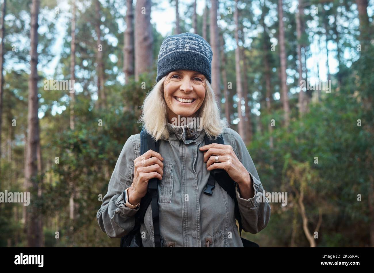 Female hiking with backpack hi-res stock photography and images - Alamy