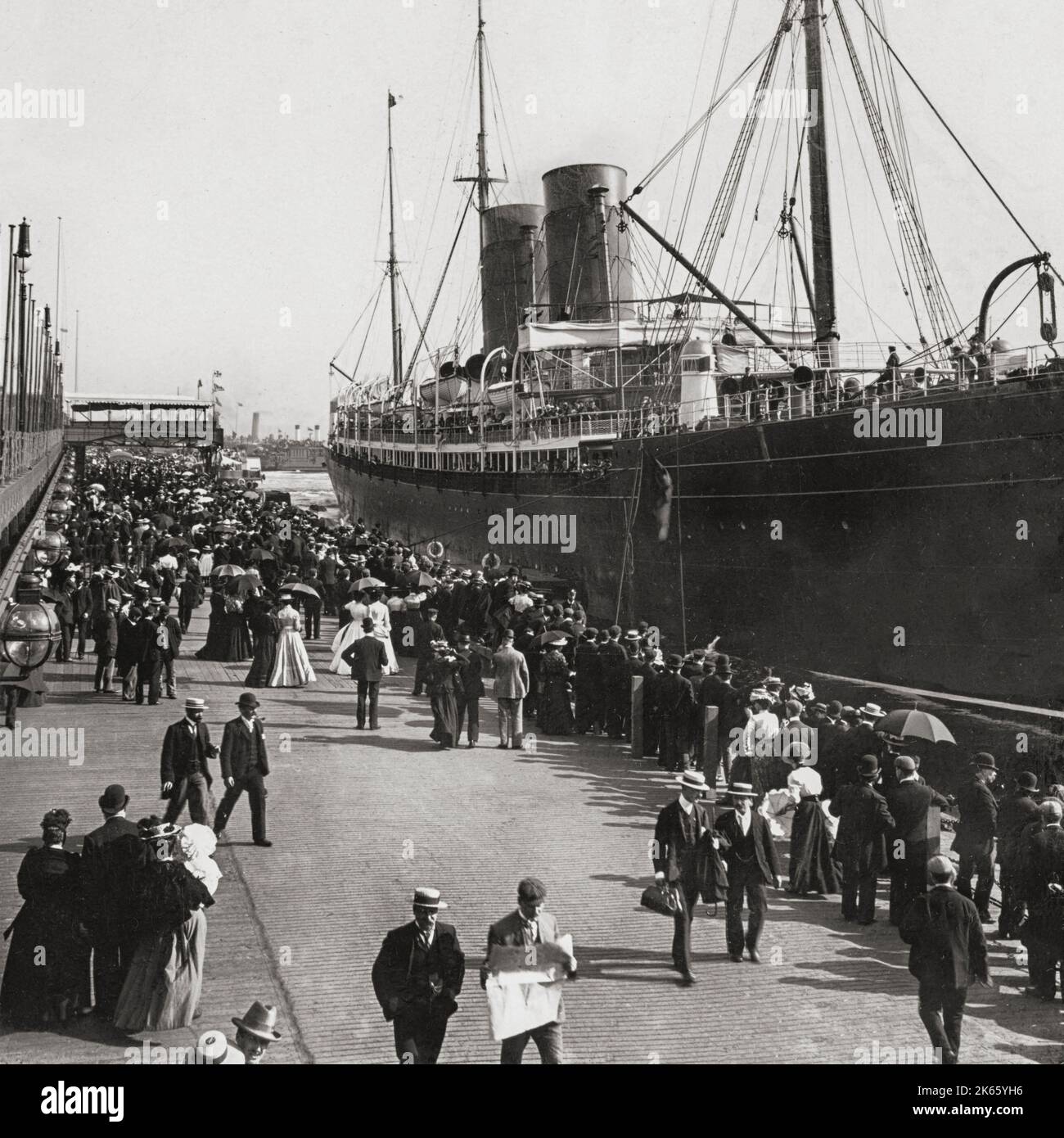 An early 20th century view of passengers, friends and family by a Transatlantic steamship at the Landing Stage opened in 1847 opposite the George's Pier head on the Liverpool Waterfront, England. Stock Photo