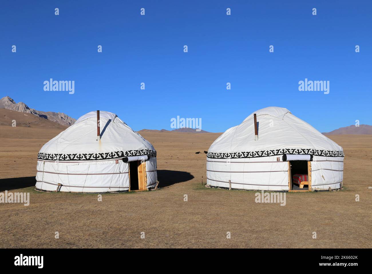 Boz Uy (Kyrgyz Yurts), Rima Yurt Camp, Song Kul, Terskey Ala-Too range, Tien Shan mountains, Naryn Region, Kyrgyzstan, Central Asia Stock Photo