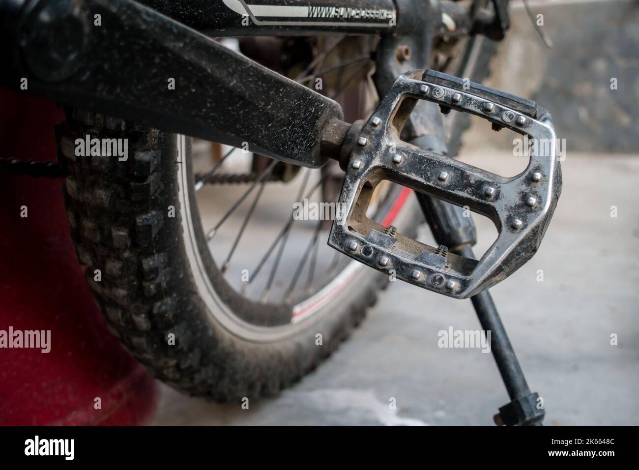 Bicycle pedal close up hi res stock photography and images Alamy