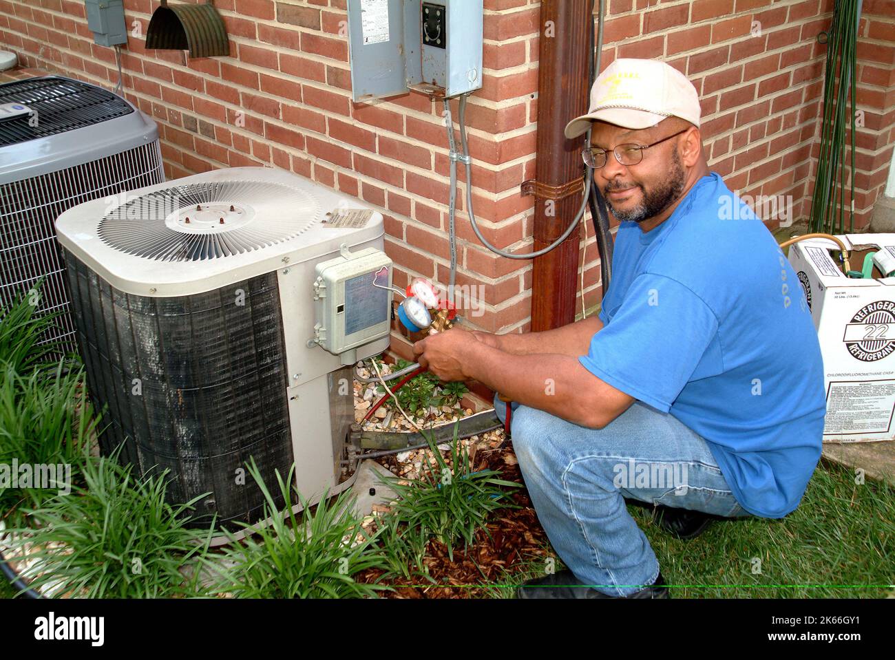 Heating/ Air Conditioning Installer Stock Photo Alamy