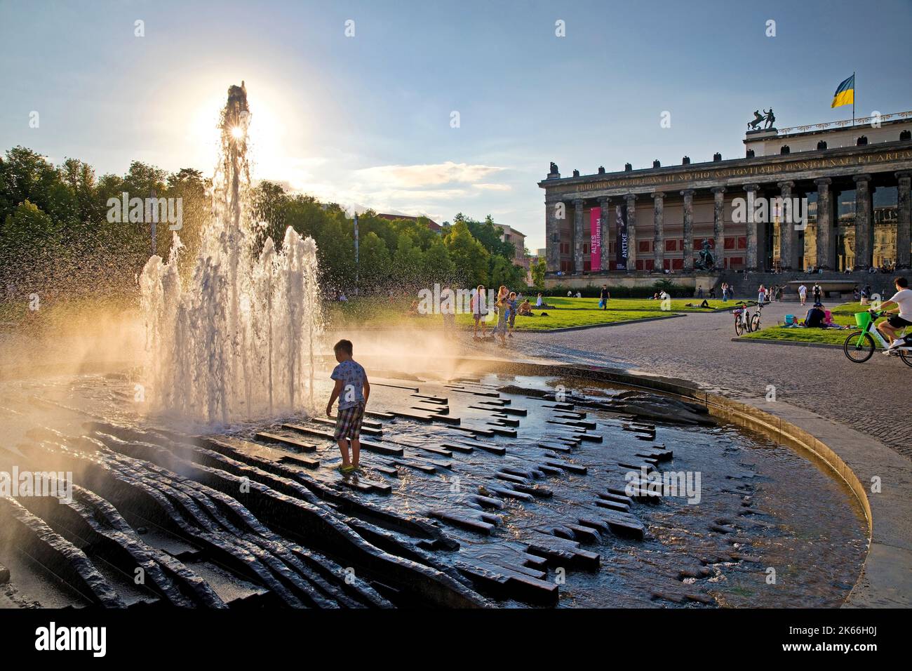 Fountain in the Lustgarten and Altes Museum, Collections of Classical Antiquities of the National Museums in Berlin, Museum Island, Germany, Berlin Stock Photo