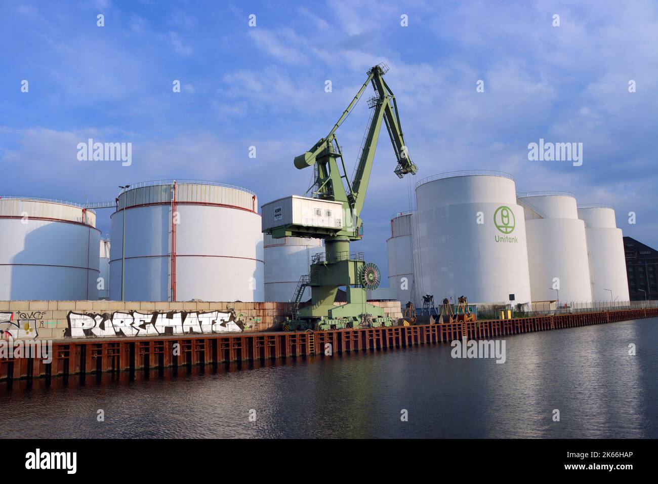 Fuel depots hires stock photography and images Alamy