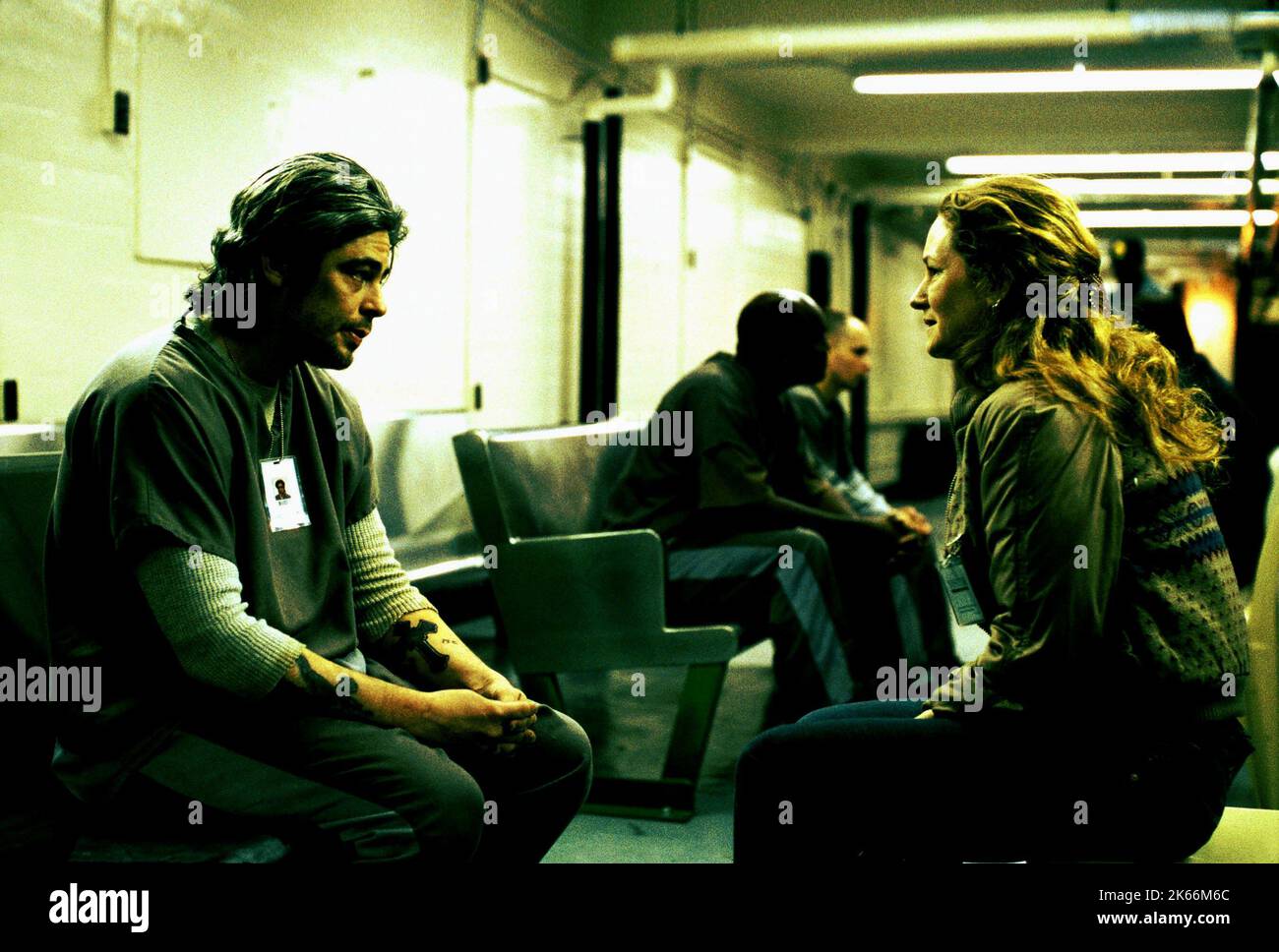 benicio-del-toro-melissa-leo-21-grams-2003-stock-photo-alamy