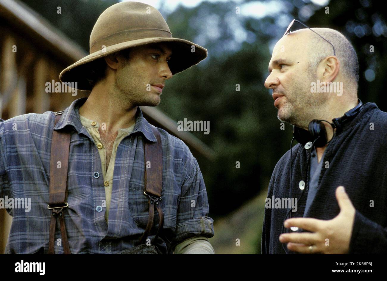 JUDE LAW, ANTHONY MINGHELLA, COLD MOUNTAIN, 2003 Stock Photo