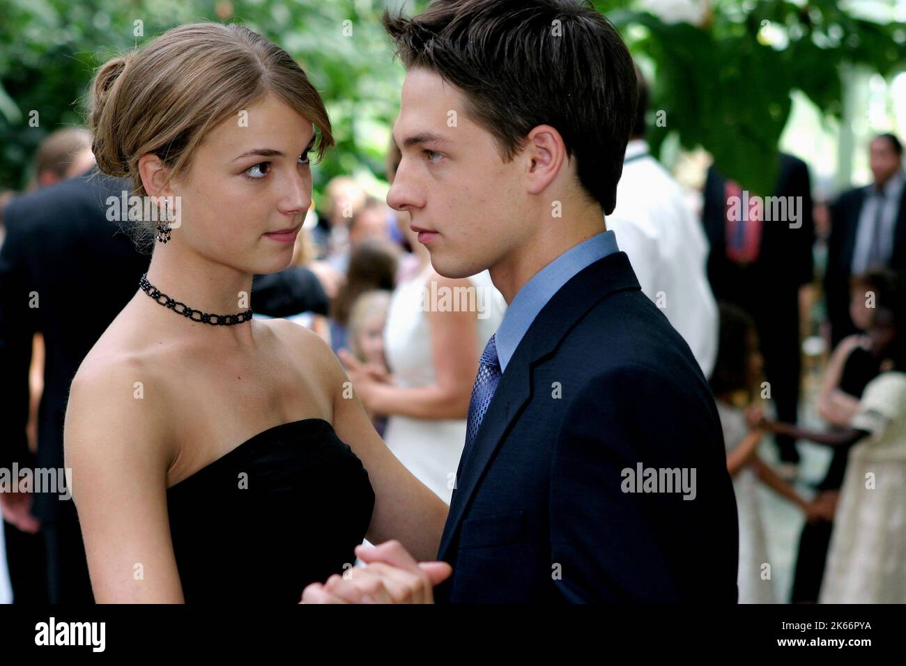 Everwood season 2 hi-res stock photography and images - Alamy, image size:1300x956