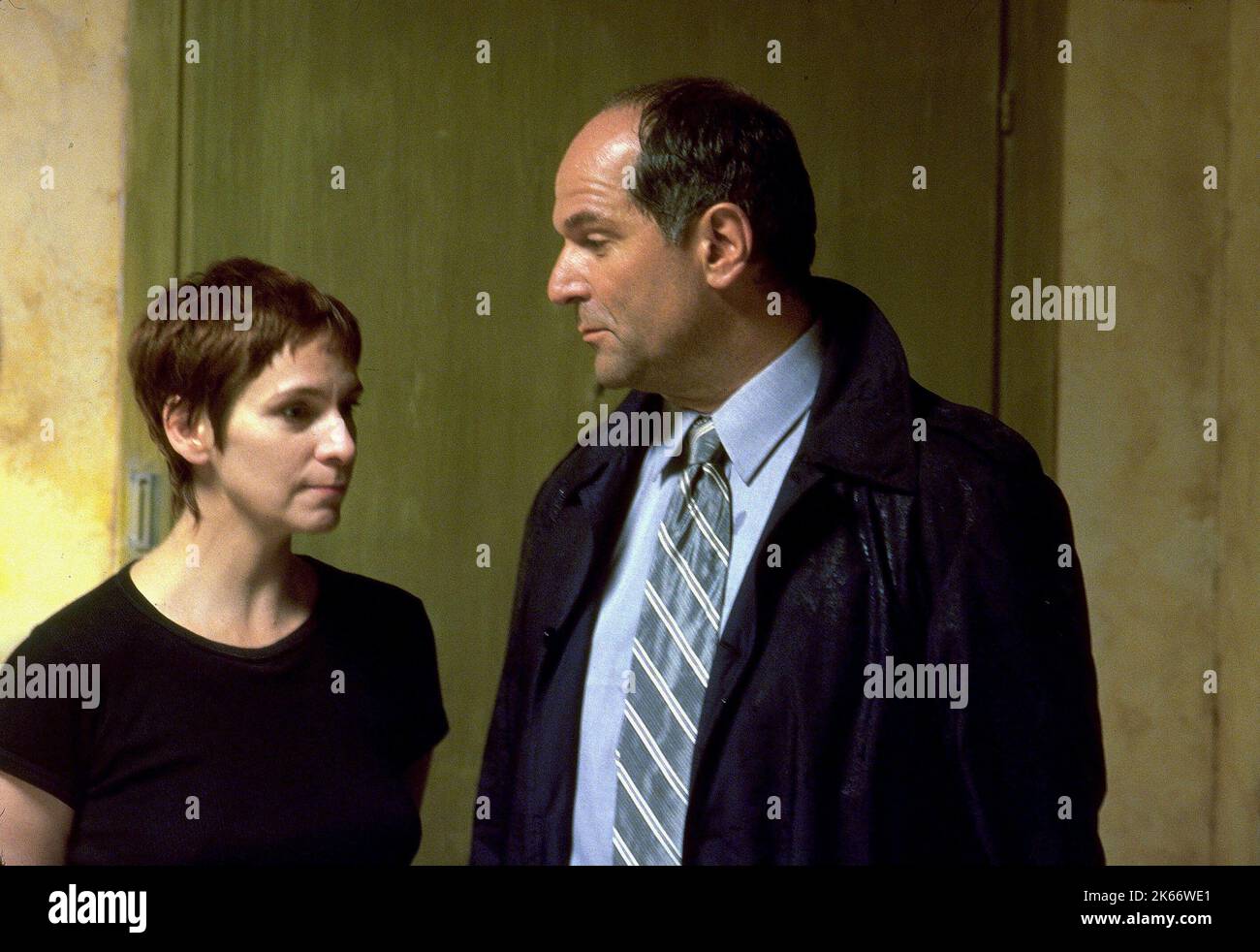 AMANDA PLUMMER, JOHN KAPELOS, MIMIC: SENTINEL, 2003 Stock Photo