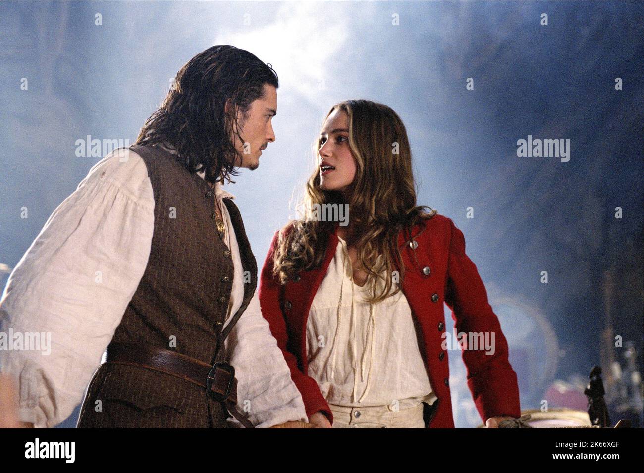 BLOOM,KNIGHTLEY, PIRATES OF THE CARIBBEAN: THE CURSE OF THE BLACK PEARL, 2003 Stock Photo