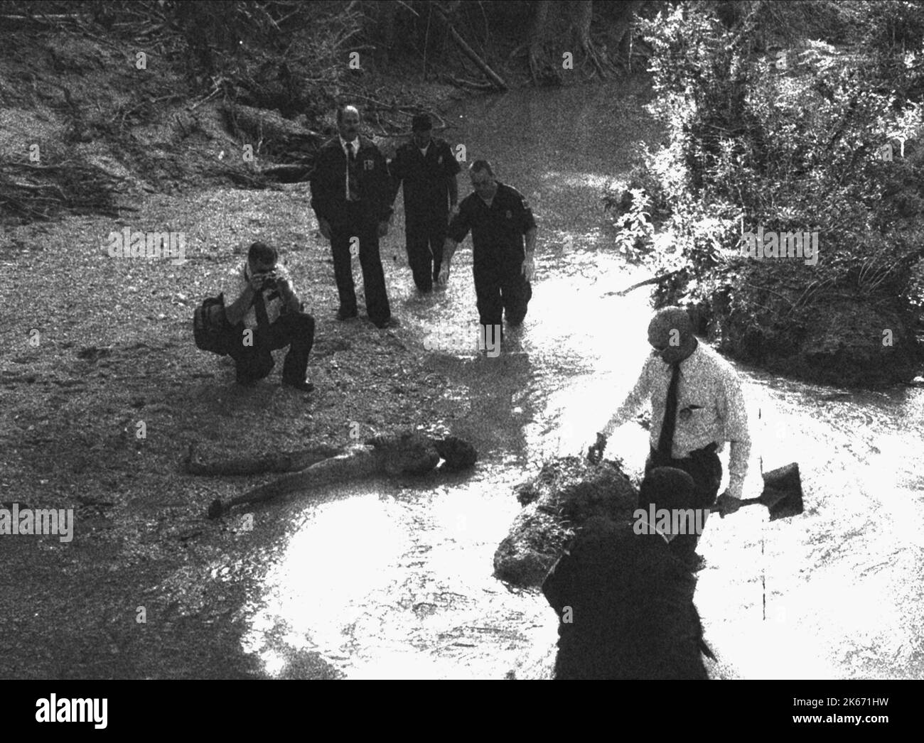 Police discover corpse on riverbank hires stock photography and images