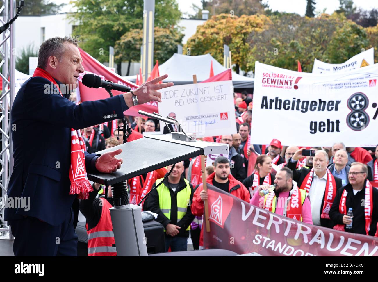 Kornwestheim, Germany. 12th Oct, 2022. Roman Zitzelsberger, Baden-Württemberg district leader of the IG Metall union, speaks to demonstrators gathered outside the negotiating hall before the second round of collective bargaining in the metal and electrical industry in Baden-Württemberg. Credit: Bernd Weißbrod/dpa/Alamy Live News Stock Photo