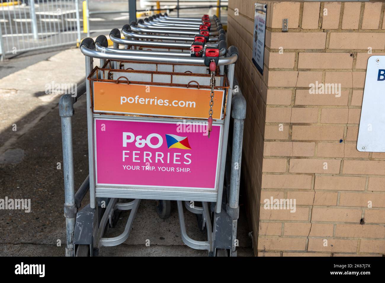 Lugguage trolley hires stock photography and images Alamy