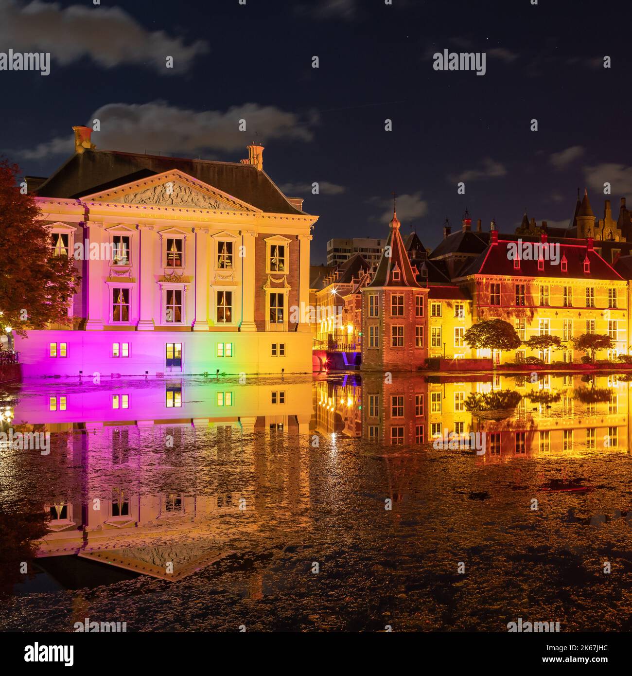 The Mauritshuis Museum and Hofvijver at night in the Hague, the Netherlands Stock Photo