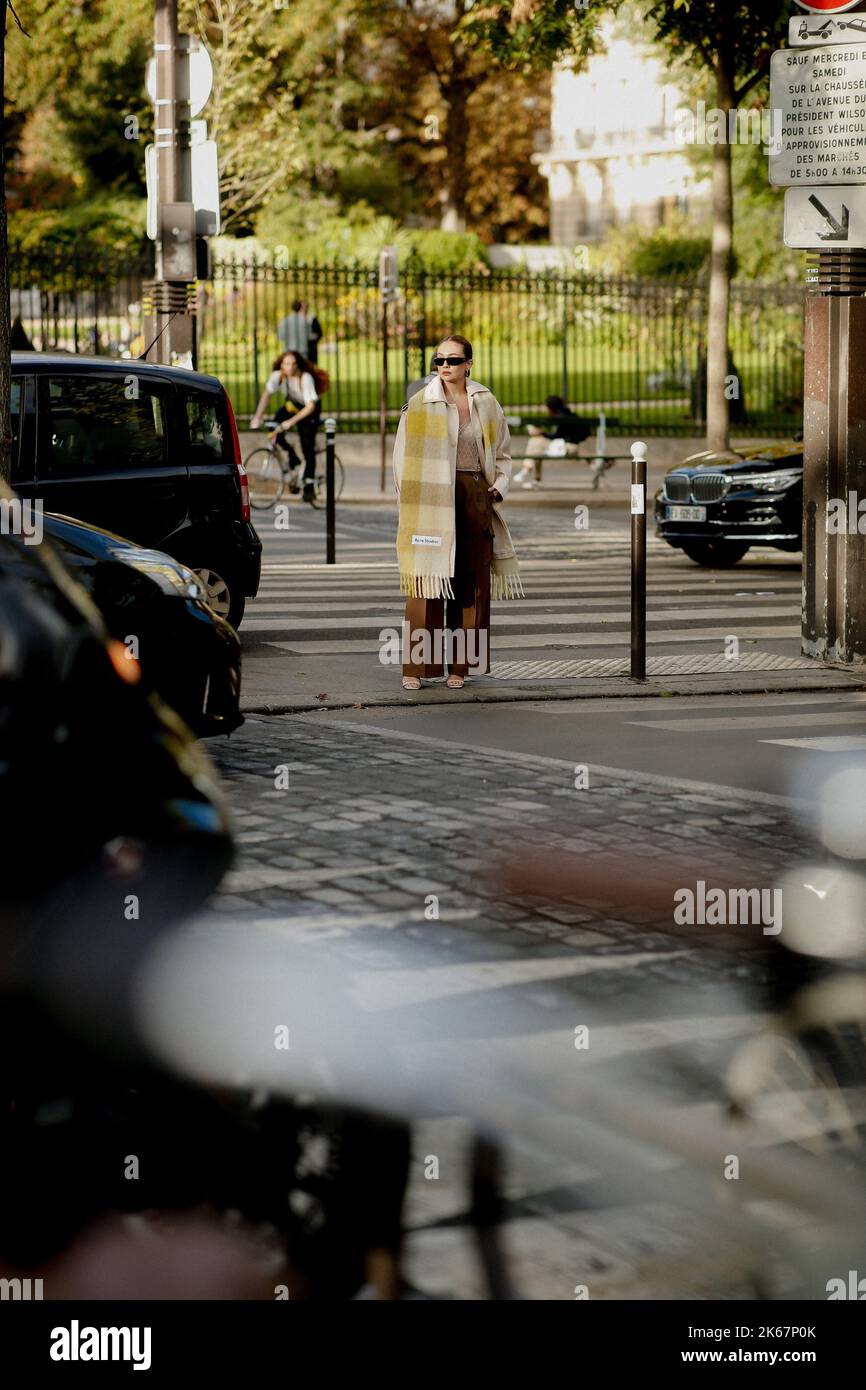 Street style, Merve Gorgoz arriving at Acne Spring Summer 2023 show