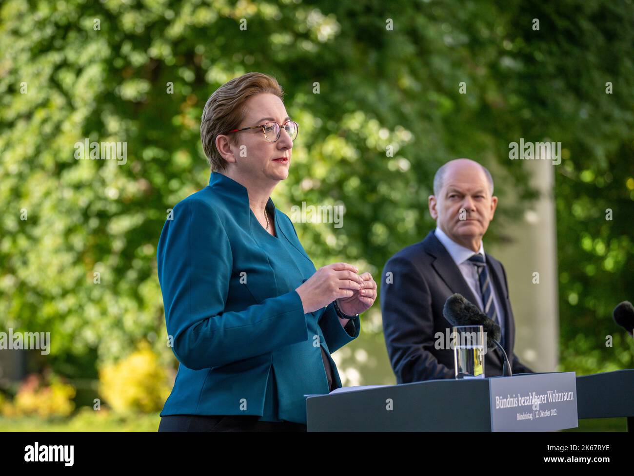 Berlin, Germany. 12th Oct, 2022. Chancellor Olaf Scholz (SPD, r), takes