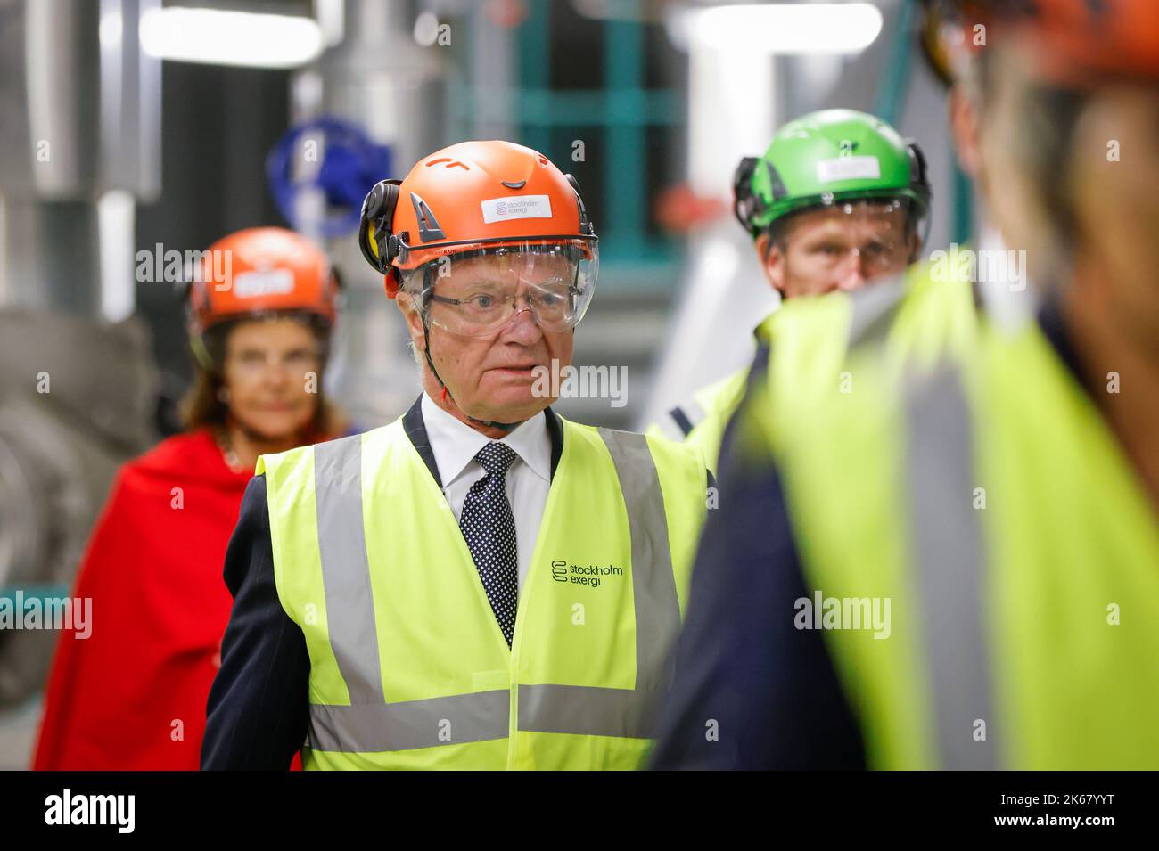 King Carl Gustaf wearing a helmet while visiting Stockholm Exergi in ...