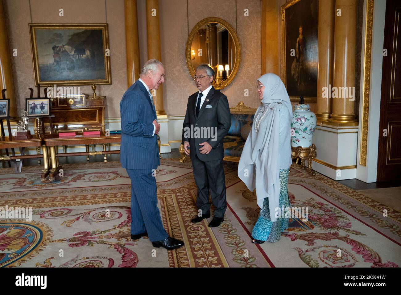King Charles III during an audience with the King and Queen of Malaysia, The Yang Di-Pertuan Agong XVI and the Raja Permaisuri Agong of Malaysia (H.M Al-Sultan Abdullah and H.M Tunku Azizah Aminah) at Buckingham Palace, London. Picture date: Wednesday October 12, 2022. Stock Photo
