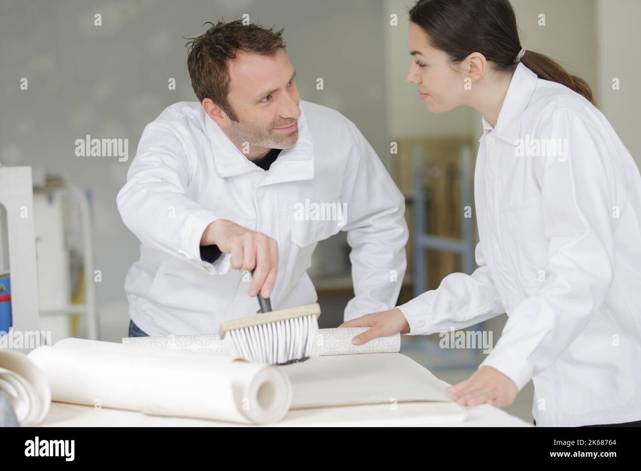 Wallpaper paste hires stock photography and images Alamy