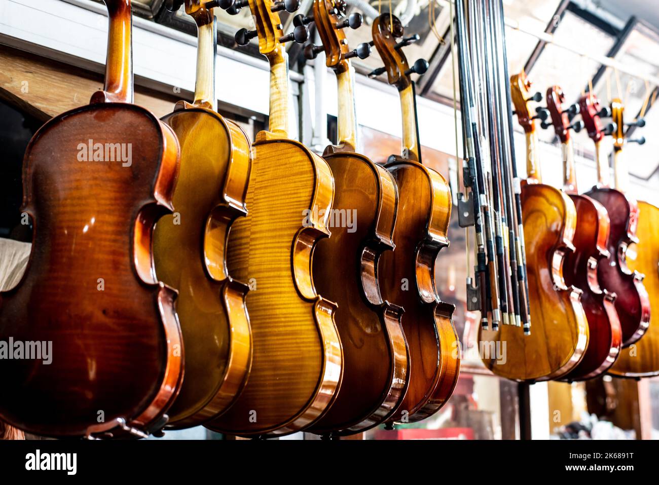 Violins are hanging in retail store to sell Stock Photo Alamy