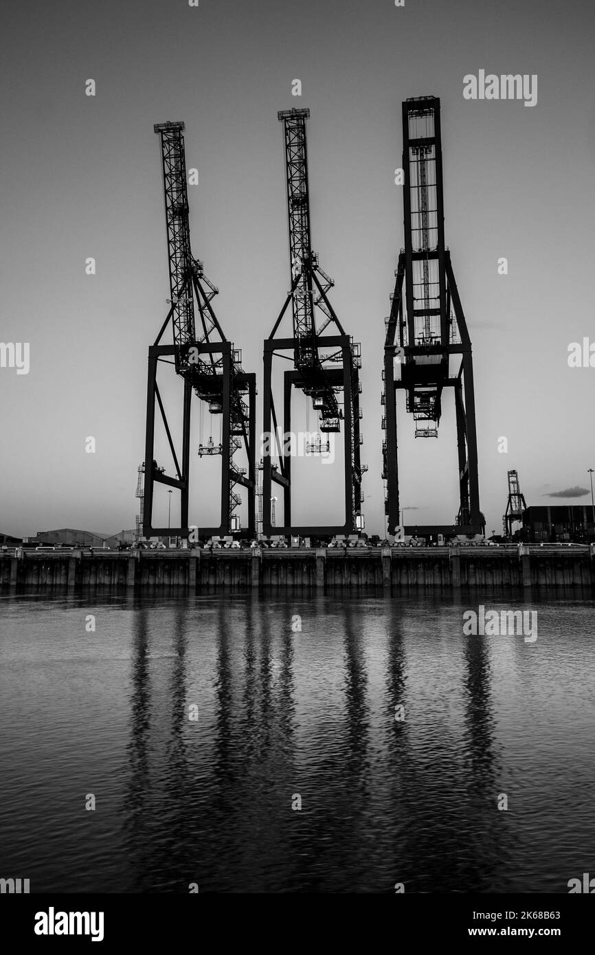 Gantry cranes Black and White Stock Photos & Images - Alamy