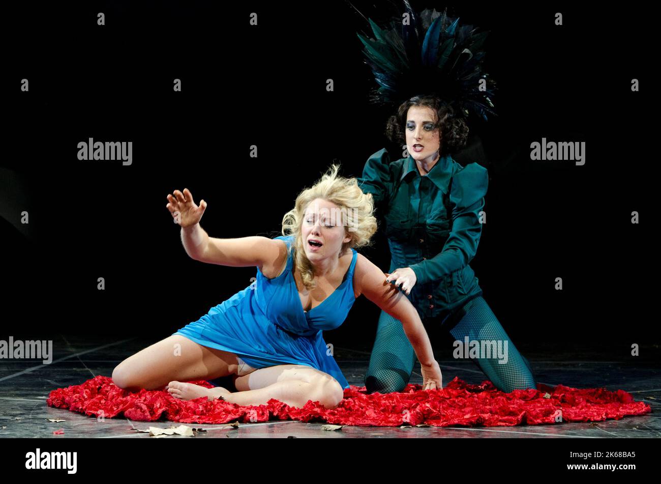 l-r: Sophie Bevan (Pamina), Kim Sheehan (Queen of the Night) in THE MAGIC FLUTE at Garsington Opera at Wormsley, Oxford, England  02/06/2011  music: Mozart  libretto: Emanuel Schikaneder  conductor: Martin Andre  design: Niki Turner  lighting: Bruno Poet   director: Olivia Fuchs Stock Photo