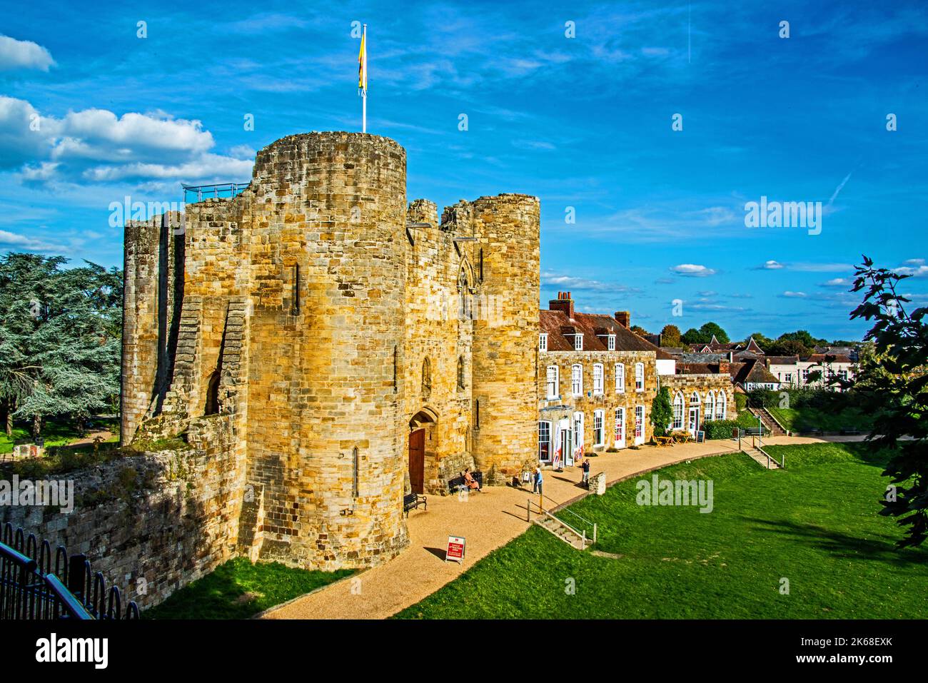 Tonbridge Castle gatehouse & mansion (South side Stock Photo Alamy