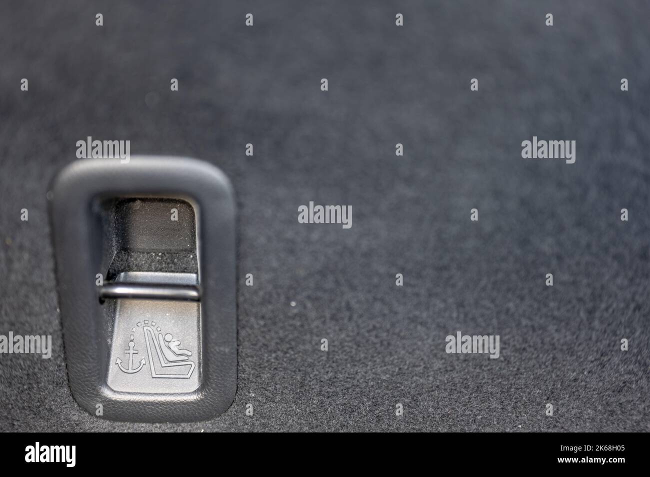 Selective focus on an anchor point for a forwardfacing child car seat