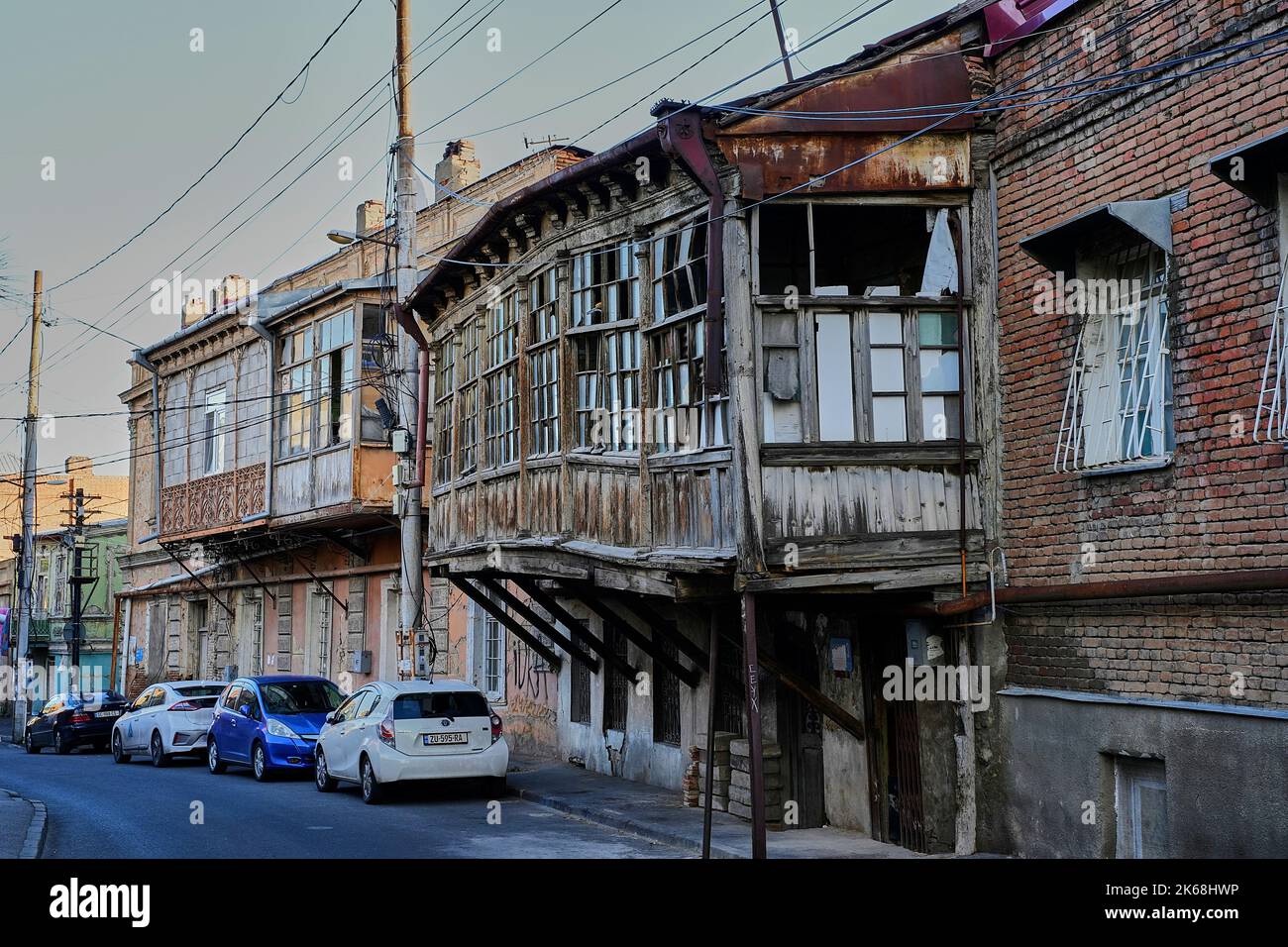 Alte renovierungsbedürftige Häuser, Stadtteil Avlabari, armenisches Viertel, Altstadt, Tiflis, Georgien Stock Photo