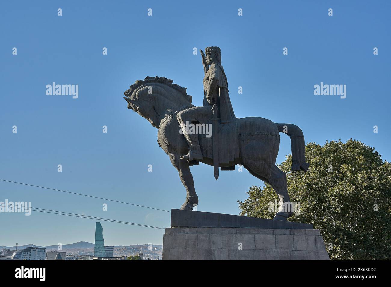 Reiterdenkmal, Denkmal für König Wachtang I. Gorgassali, vor der Metechi-Kirche, Altstadt, Tiflis, Georgien Stock Photo