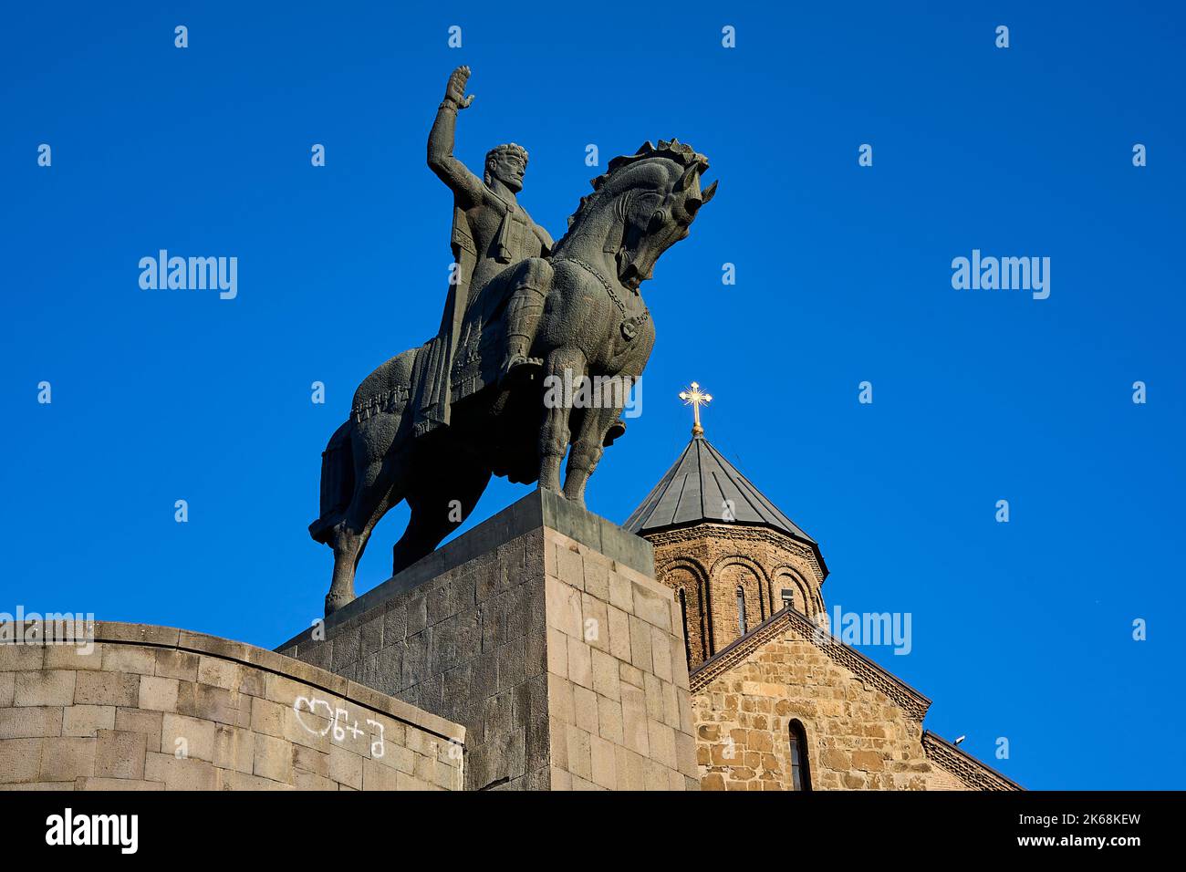 Reiterdenkmal, Denkmal für König Wachtang I. Gorgassali, Metechi-Kirche, Altstadt, Tiflis, Georgien Stock Photo