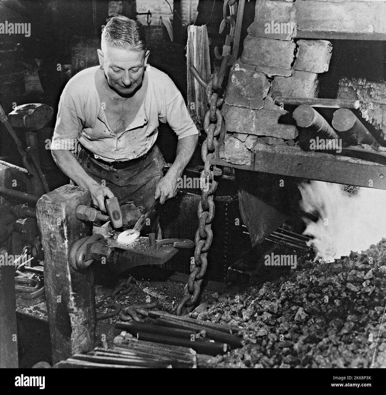 Chain maker Joseph Bloomer working in chain factory in Quarry Bank in 1966 Stock Photo