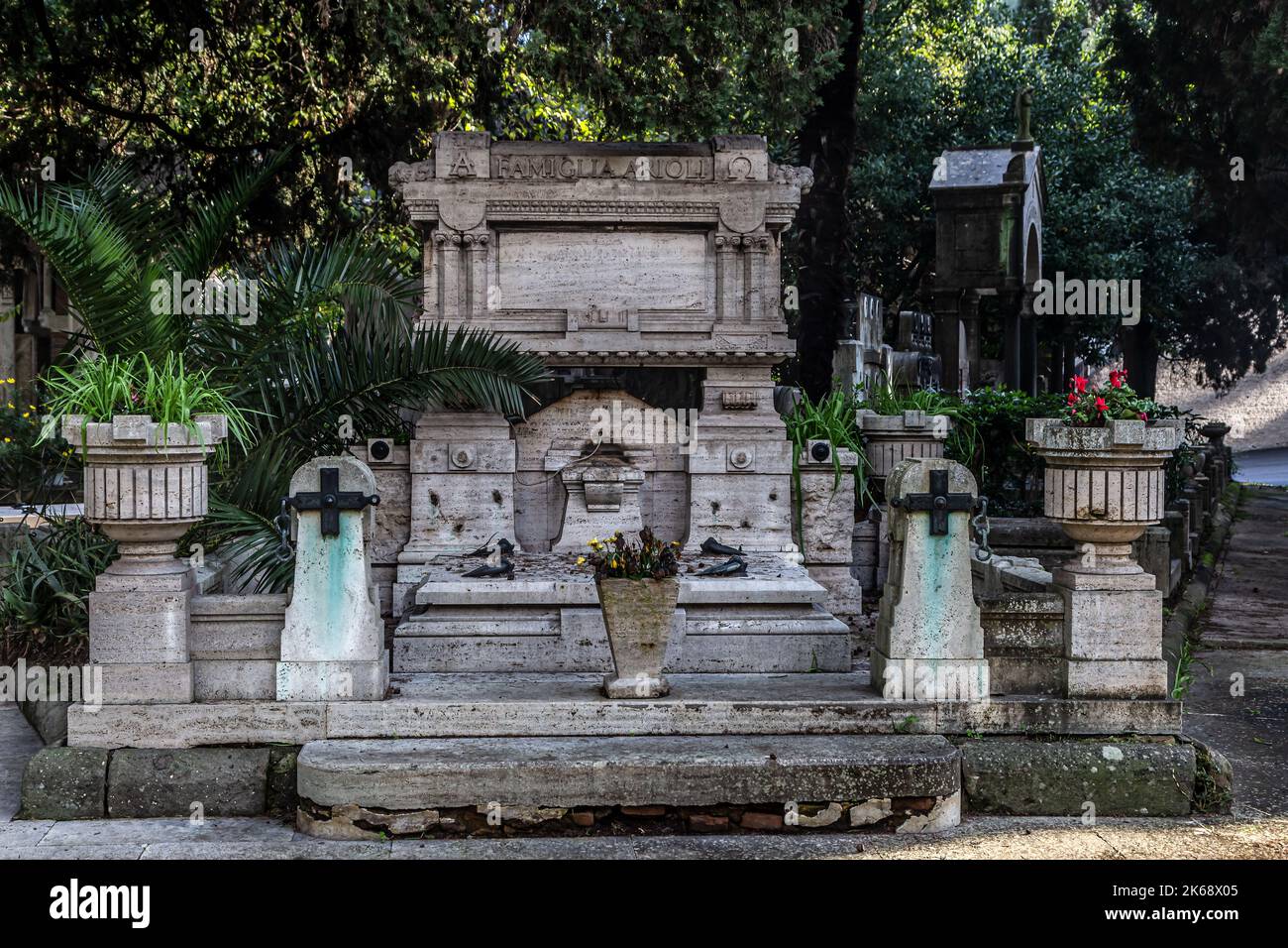 Campo verano cemetery in rome hi-res stock photography and images - Alamy