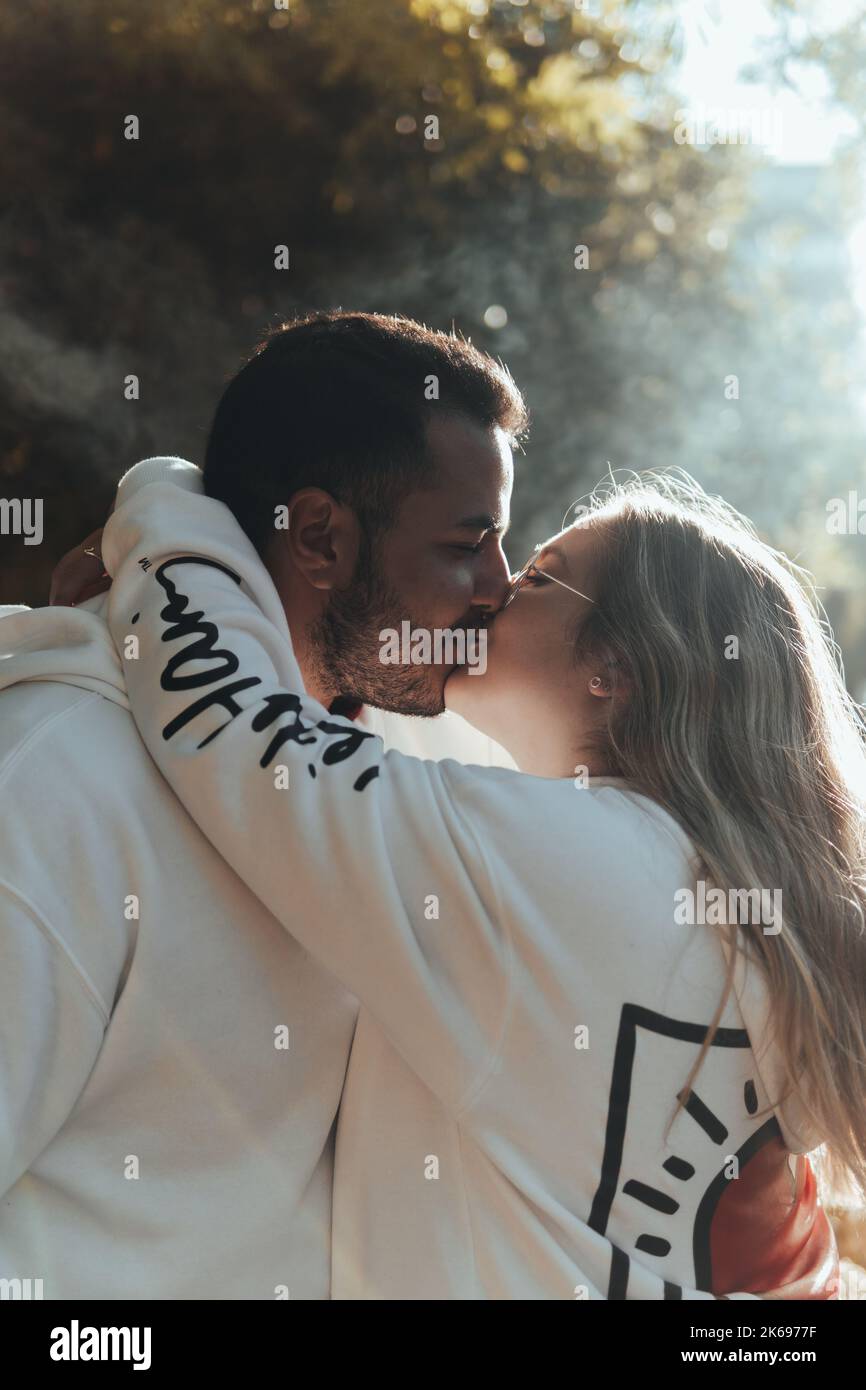 Couple with arms around each other hi-res stock photography and images ...
