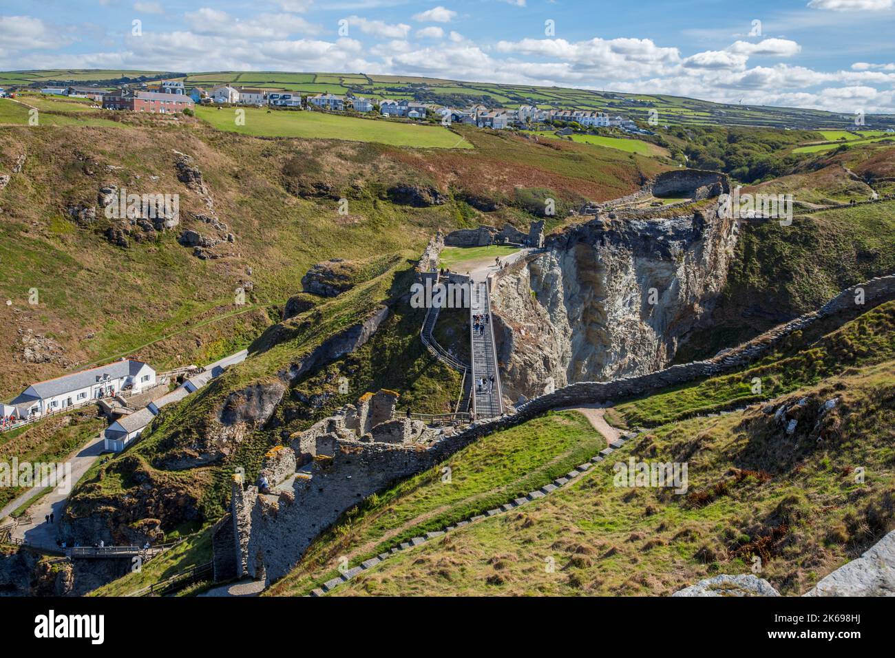 tintagel-castle-ruins-on-the-north-cornish-coast-cornwall-stock-photo