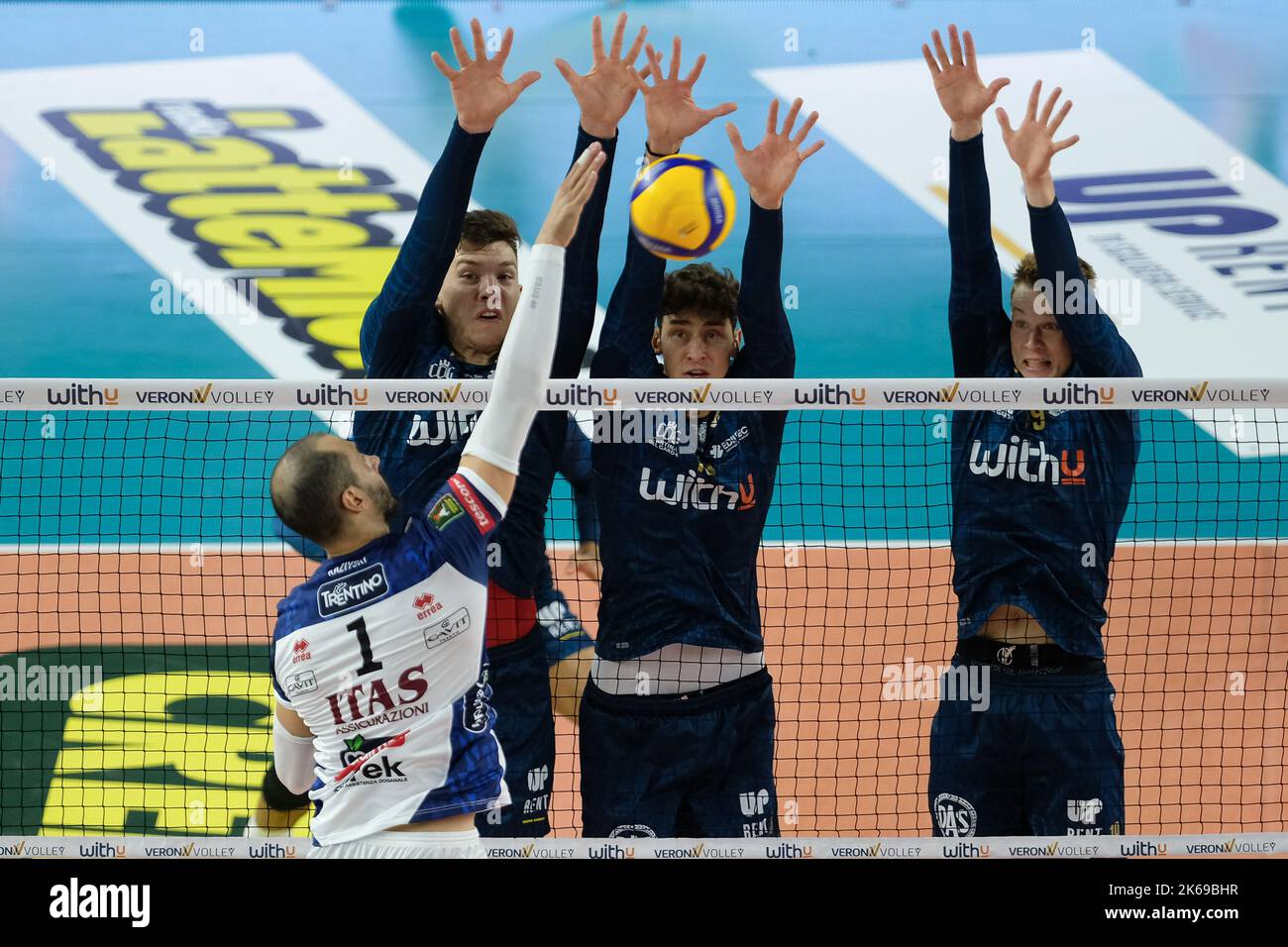 Volleyball italian player hi-res stock photography and images - Page 8