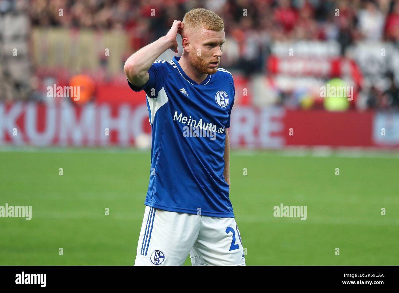 Florent MOLLET (FC Schalke 04, #20) in duels with Kerem DEMIRBAY (Bayer 04  Leverkusen, #10) Soccer 1st Bundesliga/9th matchday, matchday 09, Bayer 04  Leverkusen - FC Schalke 04 on October 8th, 2022,