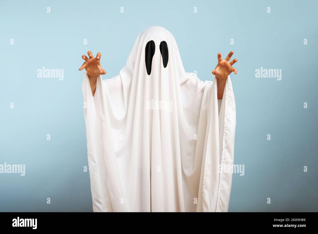 Ghost frightening child hi-res stock photography and images - Alamy