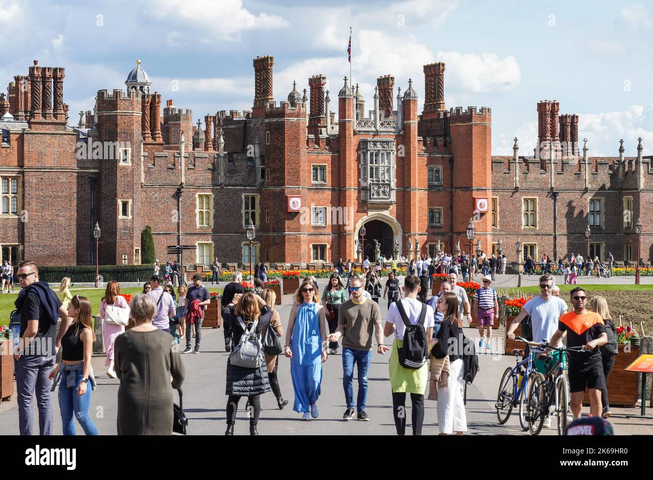 Tourists at the main entrance to Hampton Court Palace, The Tudor Great Gatehouse, Richmond upon Thames, London, England United Kingdom UK Stock Photo