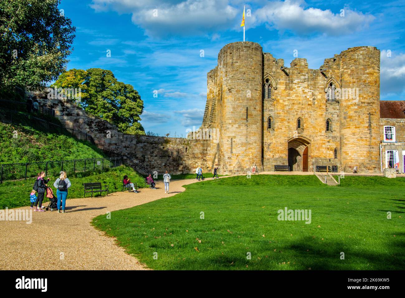 Tonbridge Castle gatehouse (South side} Stock Photo Alamy
