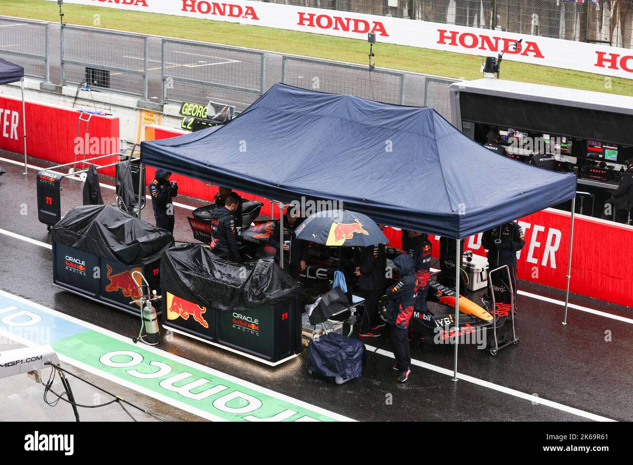 11 Sergio Perez (MEX, Oracle Red Bull Racing) in the pitlane during