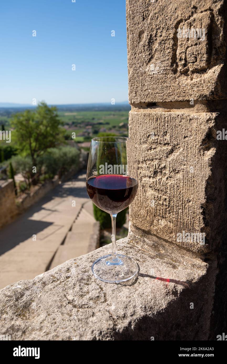 Wine tour with tasting of red dry wine and ruins of medieval castle of ChâteauneufduPape
