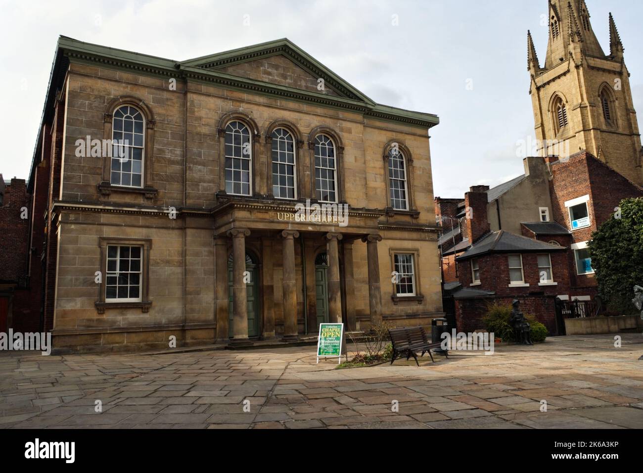 the-unitarian-upper-chapel-in-sheffield-city-centre-england-uk