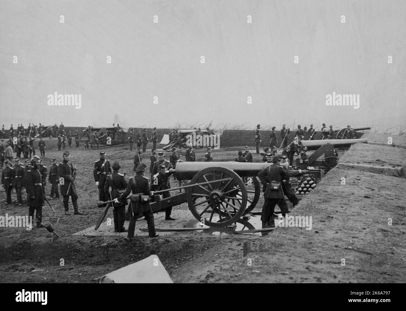 Union soldiers in an artillery bunker at Fort Richardson, Arlington, Virginia, during the Civil War, 1861. Stock Photo