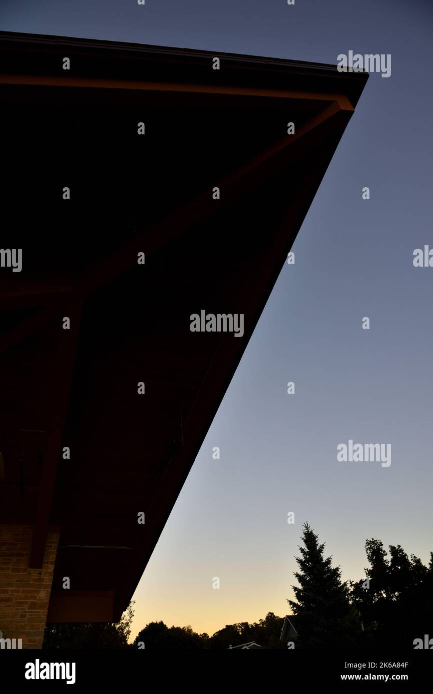 Cantilevered roof hi-res stock photography and images - Alamy