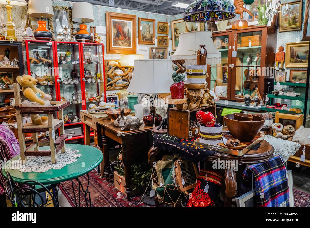 antique shop interior Stock Photo Alamy