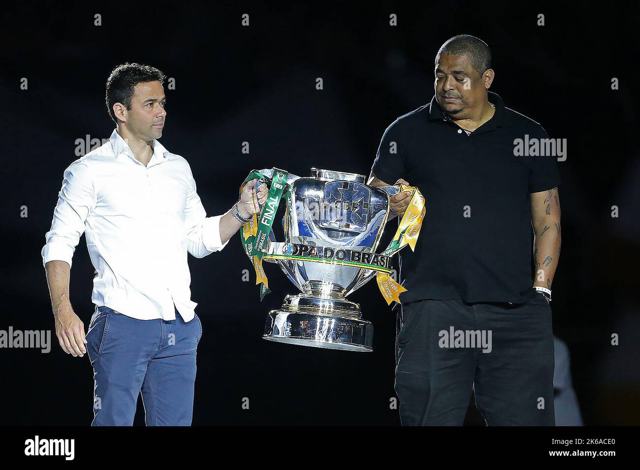 Sao Paulo, Brazil. 13th Oct, 2022. Former players Juan do Flamengo and Vampeta from Corinthians, carry the Cup of the Copa do Brasil, moments before the match between Corinthians and Flamengo, for the 1st match of the Final of the Copa do Brasil 2022 at Arena Corinthians, this Wednesday 12. 30761 (Daniel Castelo Branco/SPP) Credit: SPP Sport Press Photo. /Alamy Live News Stock Photo