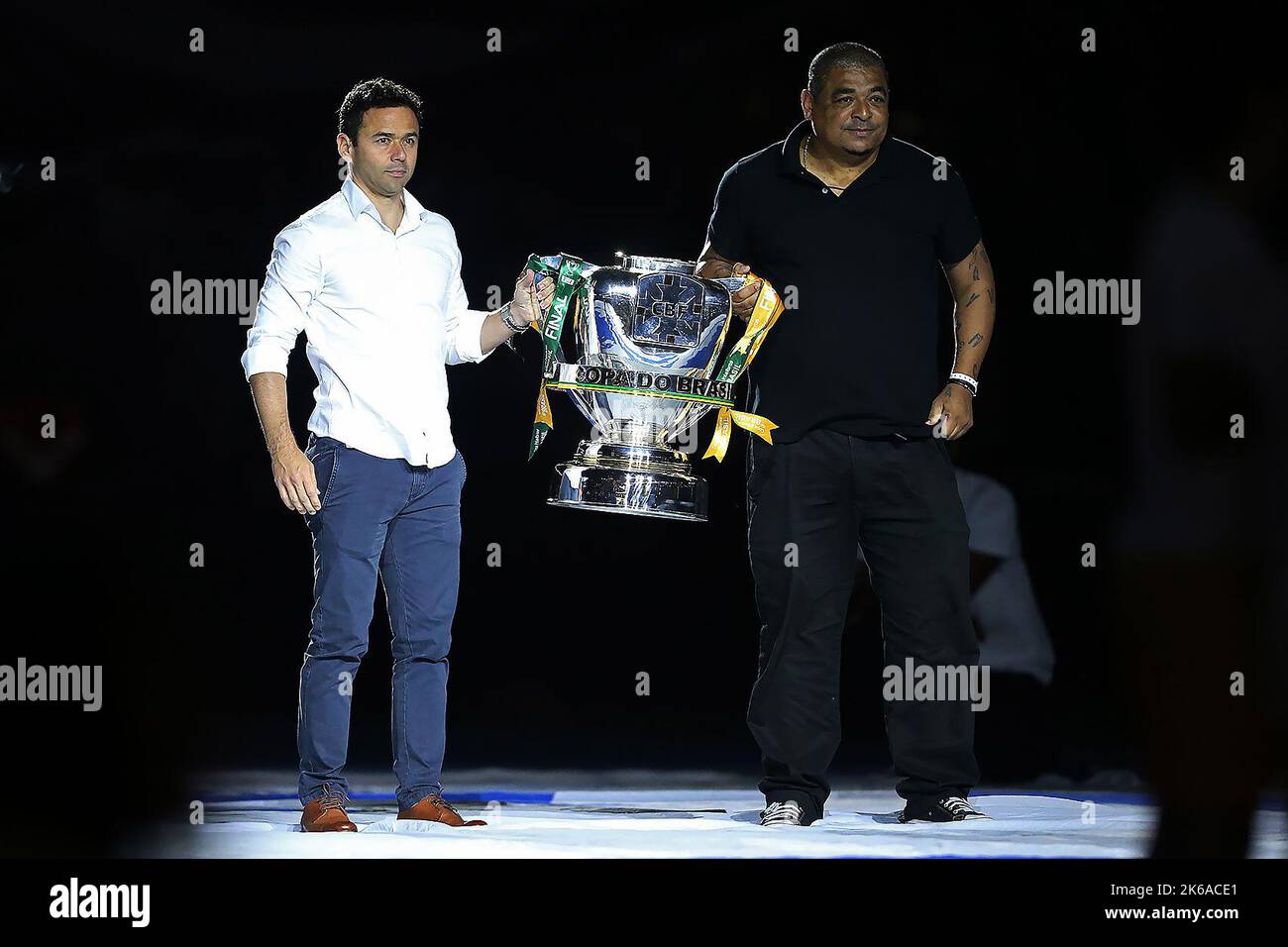 Sao Paulo, Brazil. 13th Oct, 2022. Former players Juan do Flamengo and Vampeta from Corinthians, carry the Cup of the Copa do Brasil, moments before the match between Corinthians and Flamengo, for the 1st match of the Final of the Copa do Brasil 2022 at Arena Corinthians, this Wednesday 12. 30761 (Daniel Castelo Branco/SPP) Credit: SPP Sport Press Photo. /Alamy Live News Stock Photo