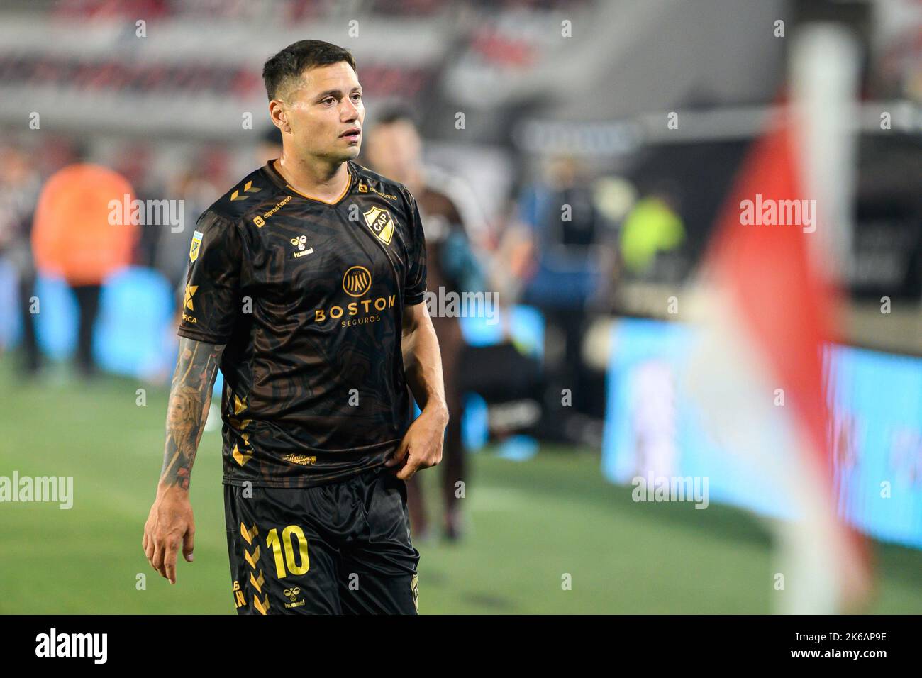 Buenos Aires, Argentina. 12th Oct, 2022. Mauro Zarate of Platense seen during the Liga Profesional 2022 match between River Plate and Platense at Estadio Monumental Antonio Vespucio Liberti. Final score; River Plate 2:1 Platense. (Photo by Manuel Cortina/SOPA Images/Sipa USA) Credit: Sipa USA/Alamy Live News Stock Photo