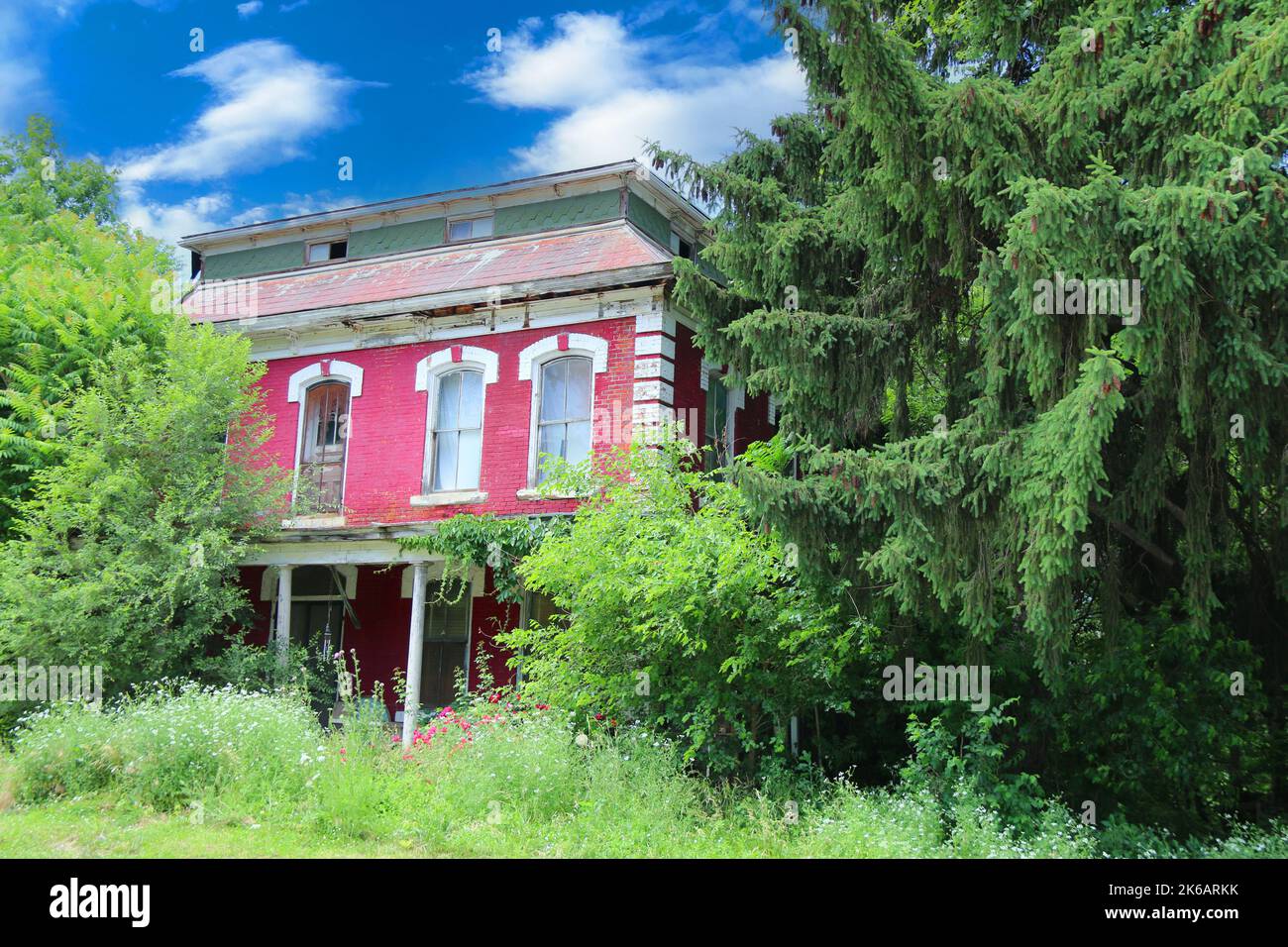 a rural abandoned closed empty house home farmhouse farm building